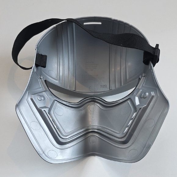 Star Wars: The Last Jedi Captain Phasma Mask Hasbro 2016 - Picture 2 of 4